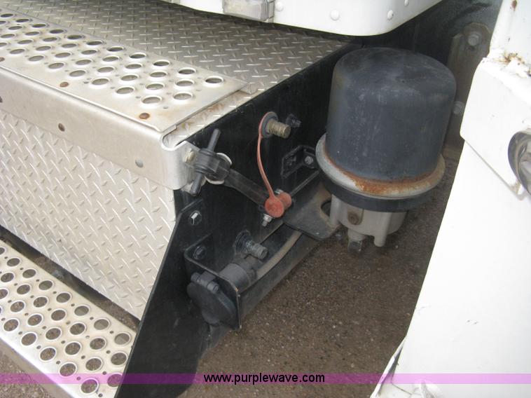 image for item H4410 2002 Kenworth T300 mechanic truck