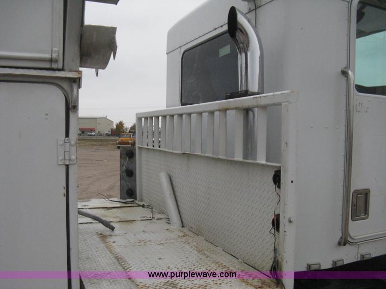 image for item H4410 2002 Kenworth T300 mechanic truck