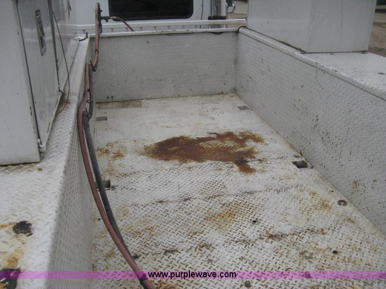 image for item H4410 2002 Kenworth T300 mechanic truck