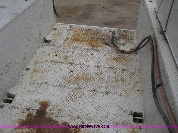 image for item H4410 2002 Kenworth T300 mechanic truck