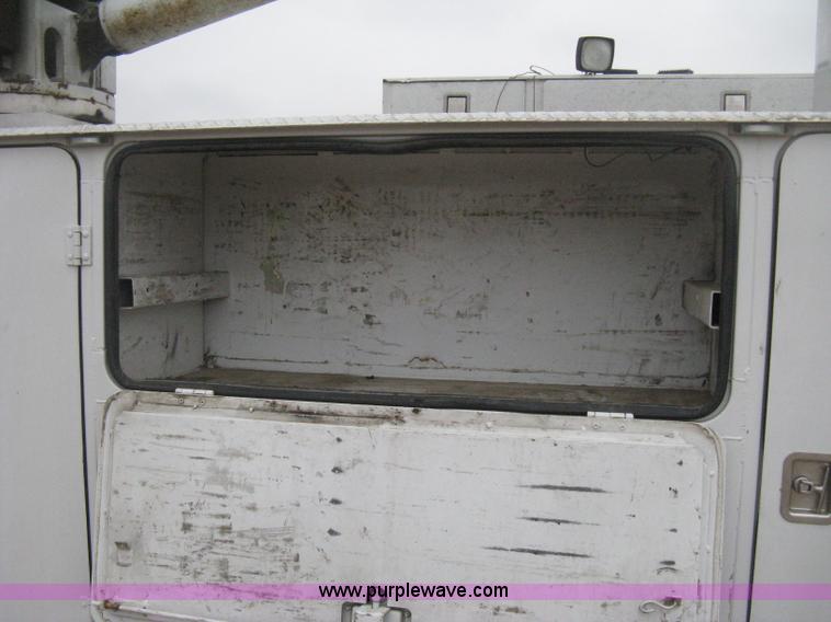 image for item H4410 2002 Kenworth T300 mechanic truck