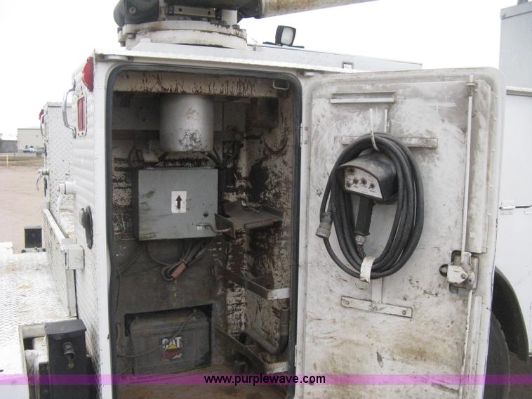 image for item H4410 2002 Kenworth T300 mechanic truck