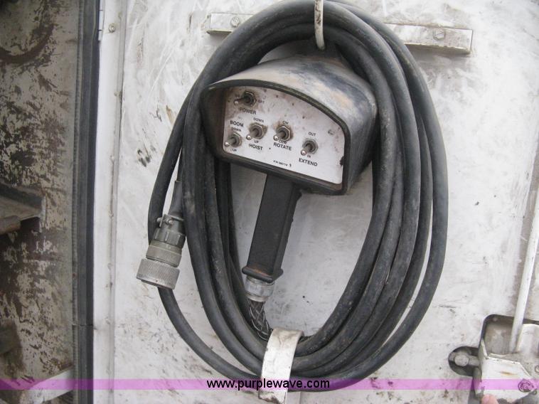 image for item H4410 2002 Kenworth T300 mechanic truck