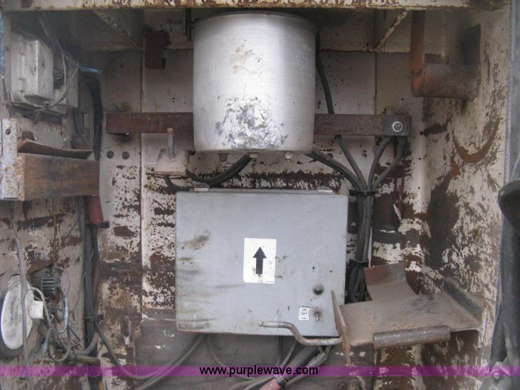 image for item H4410 2002 Kenworth T300 mechanic truck