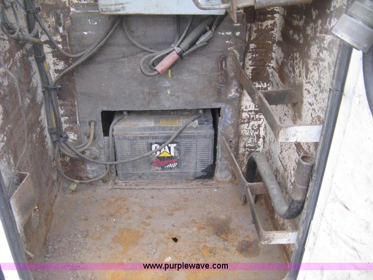 image for item H4410 2002 Kenworth T300 mechanic truck