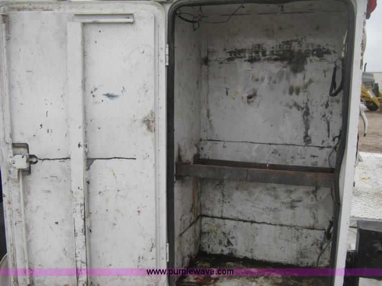 image for item H4410 2002 Kenworth T300 mechanic truck