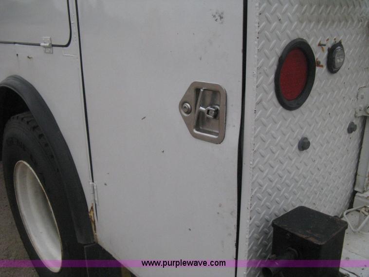 image for item H4410 2002 Kenworth T300 mechanic truck