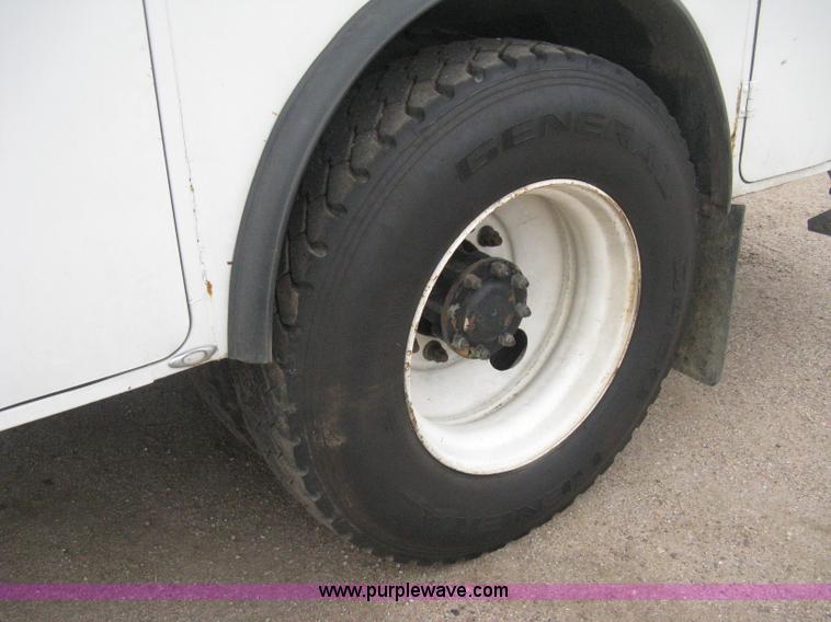 image for item H4410 2002 Kenworth T300 mechanic truck