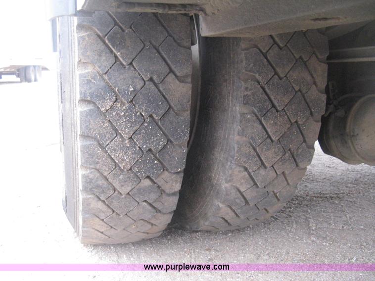 image for item H4410 2002 Kenworth T300 mechanic truck