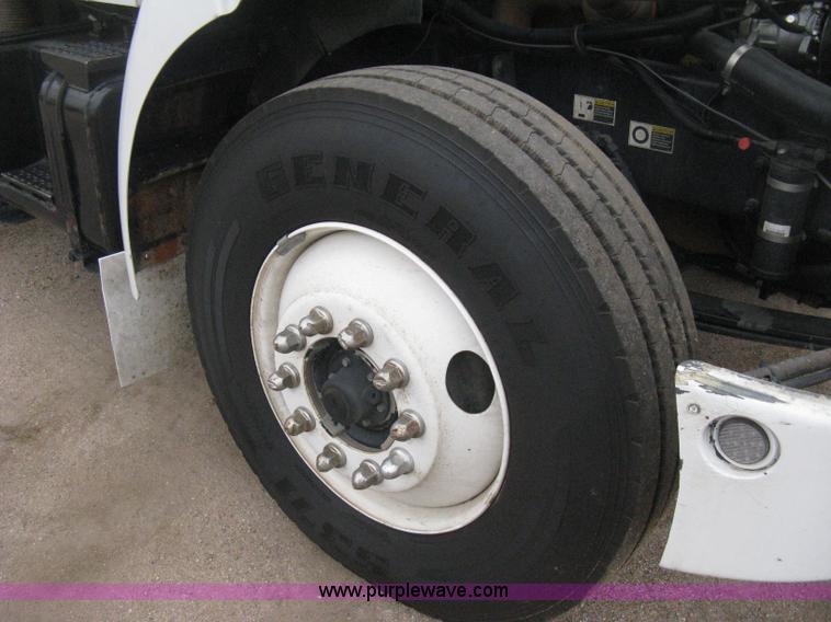 image for item H4410 2002 Kenworth T300 mechanic truck