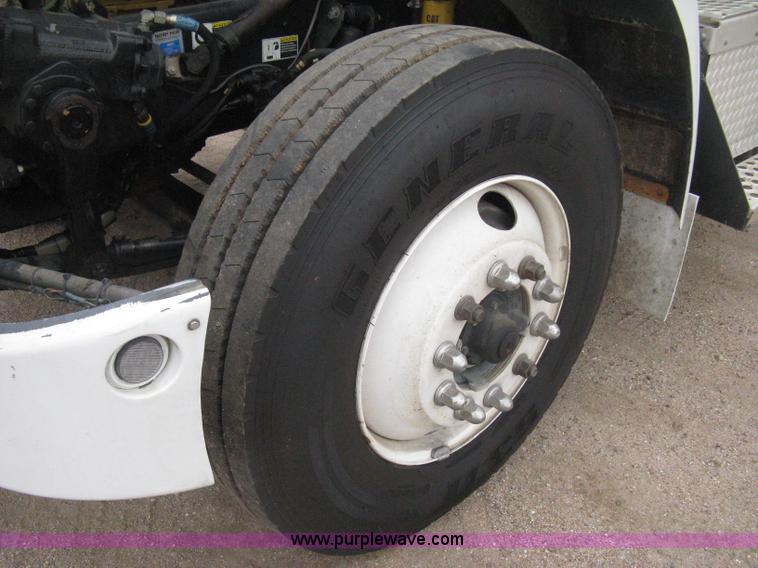 image for item H4410 2002 Kenworth T300 mechanic truck