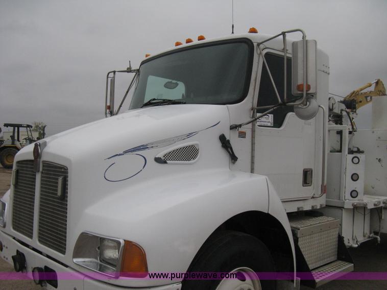 image for item H4410 2002 Kenworth T300 mechanic truck