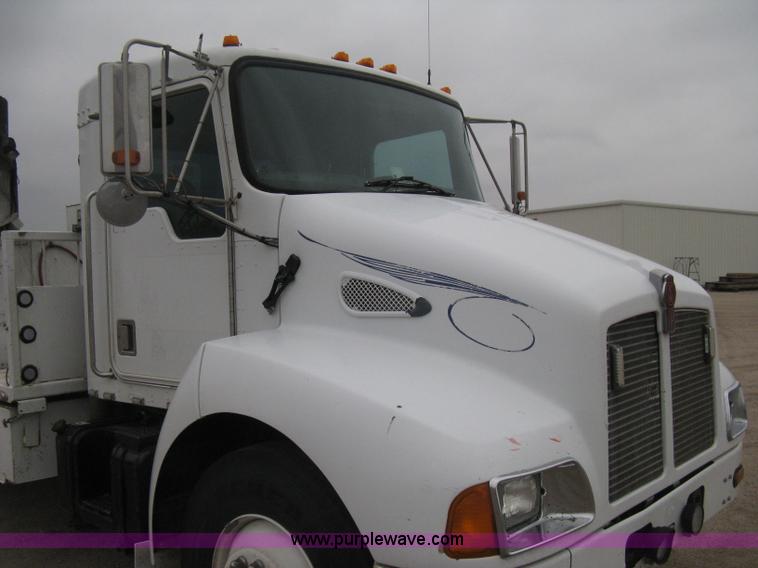 image for item H4410 2002 Kenworth T300 mechanic truck