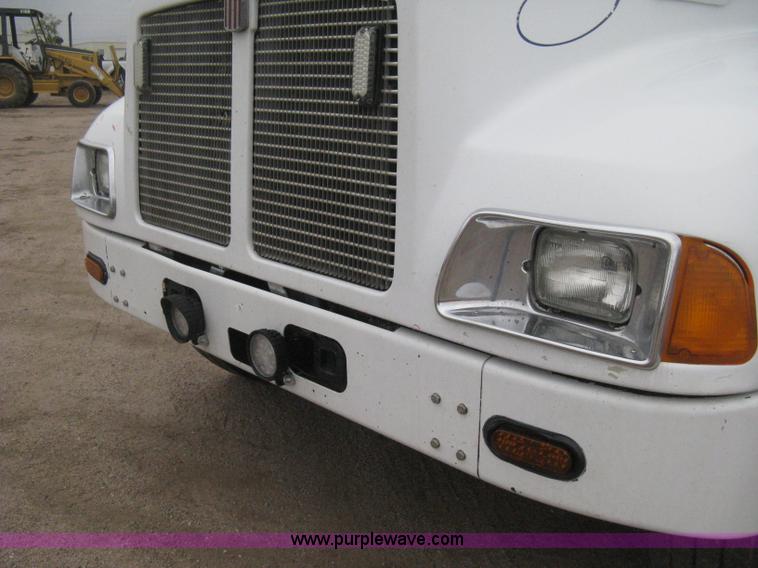 image for item H4410 2002 Kenworth T300 mechanic truck