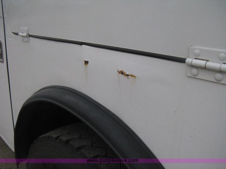 image for item H4410 2002 Kenworth T300 mechanic truck