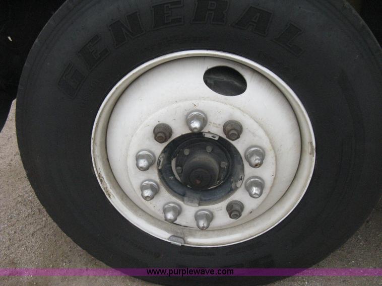 image for item H4410 2002 Kenworth T300 mechanic truck