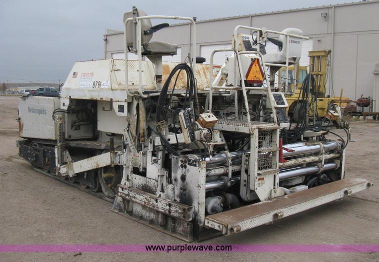 image for item H4411 2002 Cedarapids CR461R asphalt paving machine