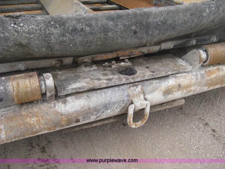 image for item H4411 2002 Cedarapids CR461R asphalt paving machine