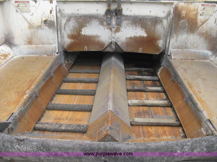 image for item H4411 2002 Cedarapids CR461R asphalt paving machine