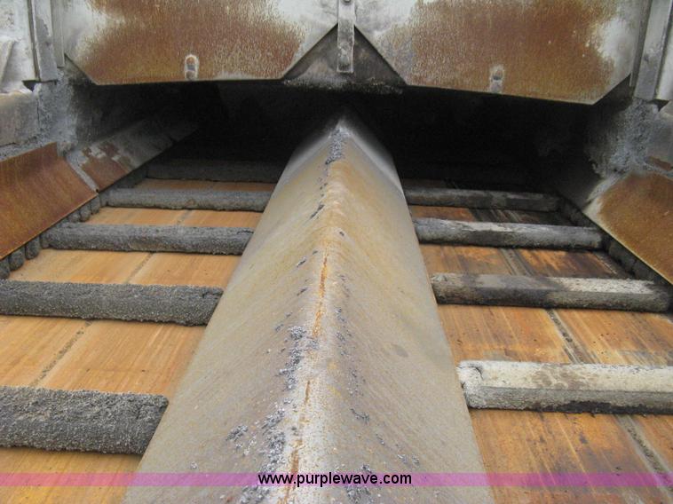 image for item H4411 2002 Cedarapids CR461R asphalt paving machine