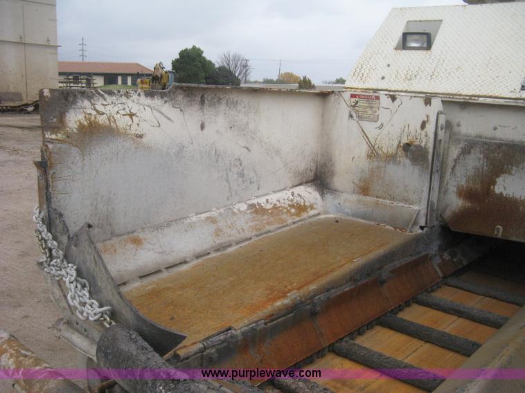 image for item H4411 2002 Cedarapids CR461R asphalt paving machine