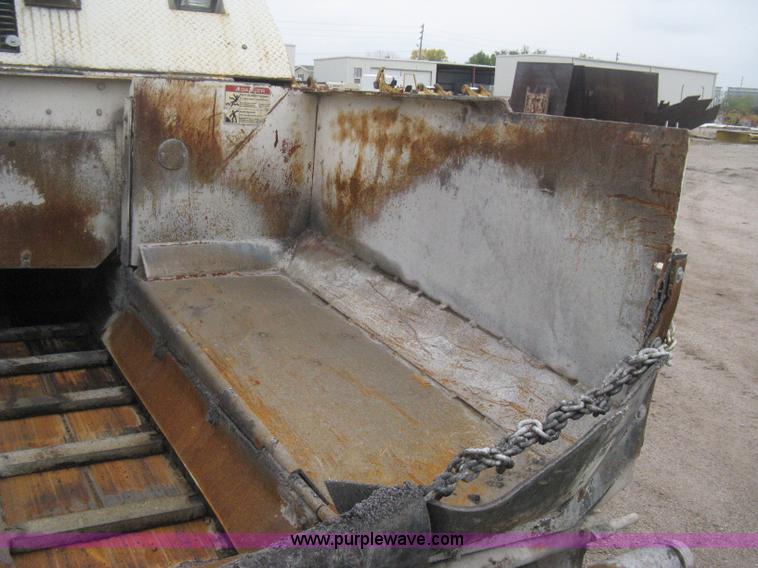 image for item H4411 2002 Cedarapids CR461R asphalt paving machine