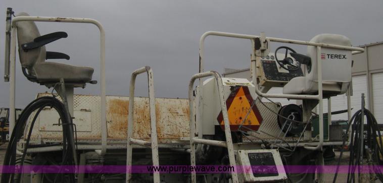 image for item H4411 2002 Cedarapids CR461R asphalt paving machine