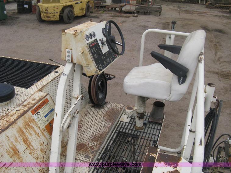 image for item H4411 2002 Cedarapids CR461R asphalt paving machine