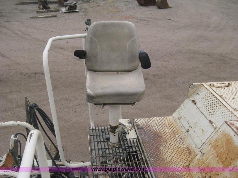 image for item H4411 2002 Cedarapids CR461R asphalt paving machine