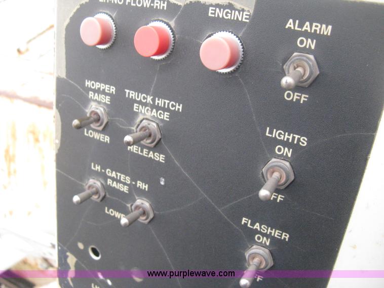 image for item H4411 2002 Cedarapids CR461R asphalt paving machine