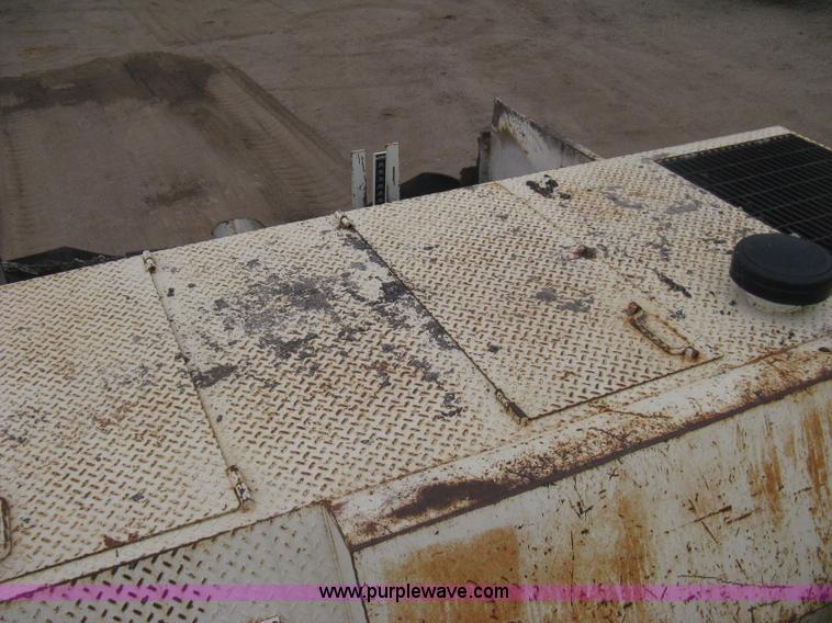 image for item H4411 2002 Cedarapids CR461R asphalt paving machine