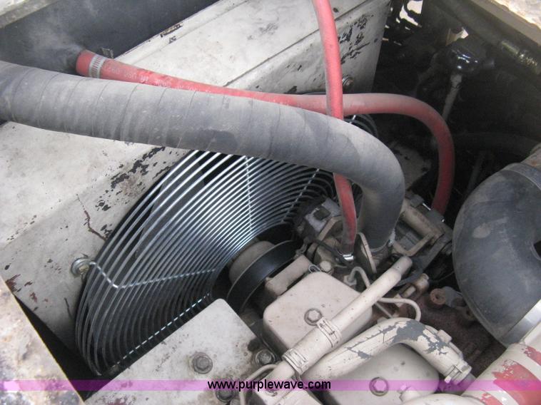 image for item H4411 2002 Cedarapids CR461R asphalt paving machine