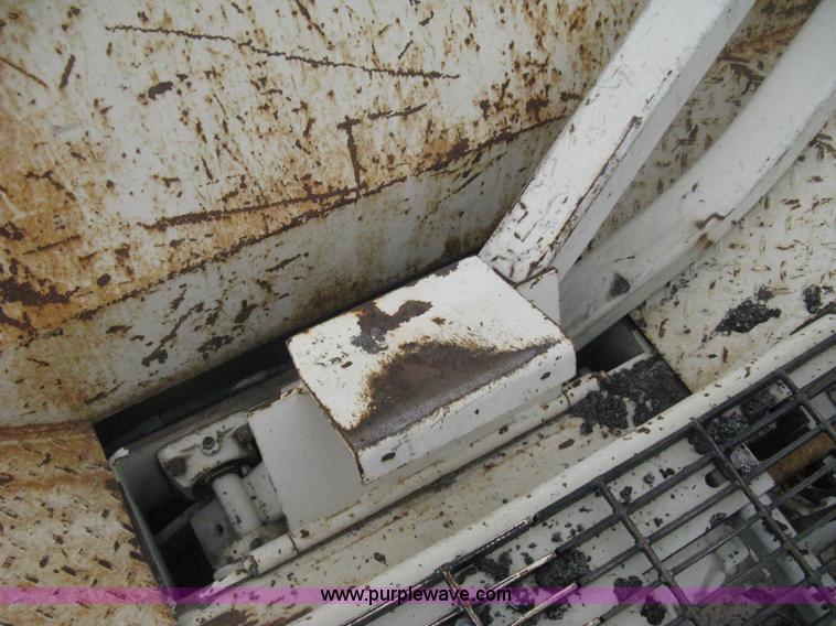 image for item H4411 2002 Cedarapids CR461R asphalt paving machine