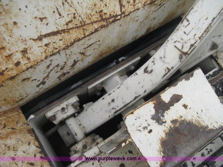 image for item H4411 2002 Cedarapids CR461R asphalt paving machine