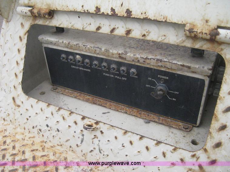 image for item H4411 2002 Cedarapids CR461R asphalt paving machine