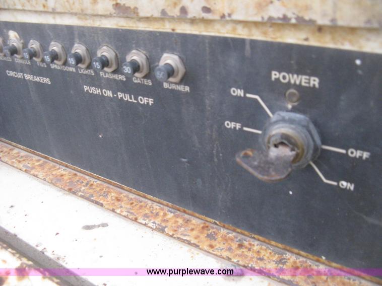 image for item H4411 2002 Cedarapids CR461R asphalt paving machine