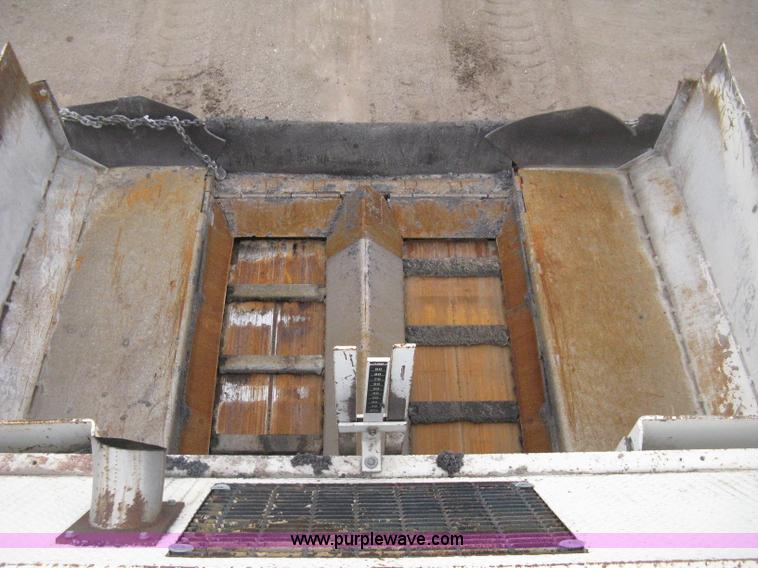 image for item H4411 2002 Cedarapids CR461R asphalt paving machine