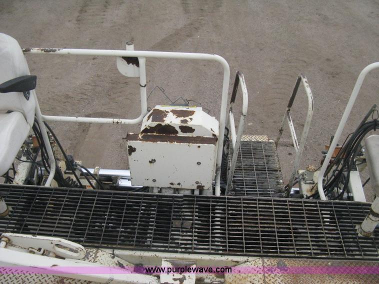 image for item H4411 2002 Cedarapids CR461R asphalt paving machine