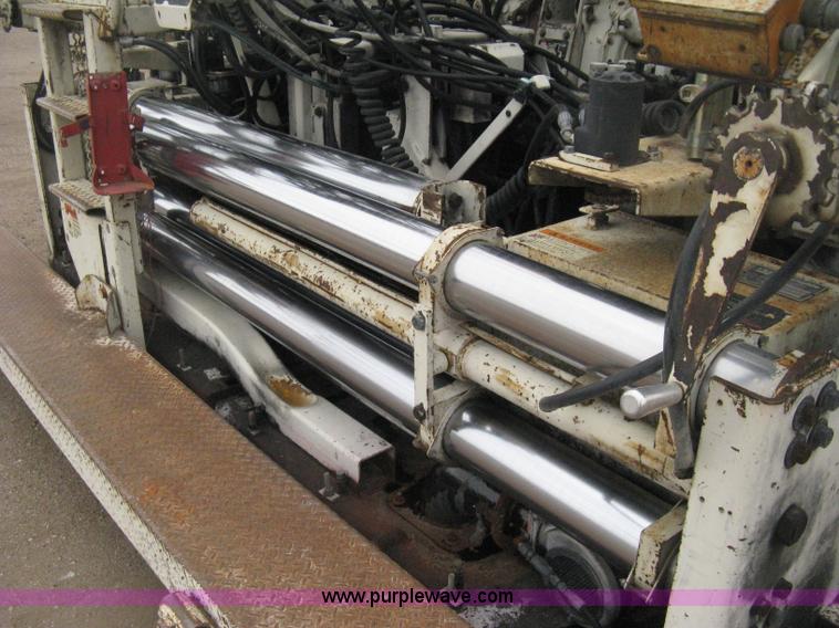 image for item H4411 2002 Cedarapids CR461R asphalt paving machine