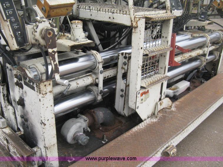 image for item H4411 2002 Cedarapids CR461R asphalt paving machine