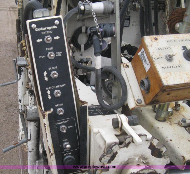 image for item H4411 2002 Cedarapids CR461R asphalt paving machine