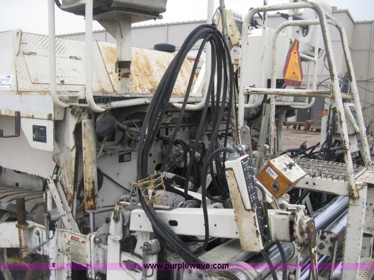 image for item H4411 2002 Cedarapids CR461R asphalt paving machine