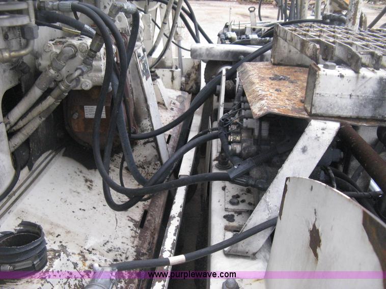 image for item H4411 2002 Cedarapids CR461R asphalt paving machine