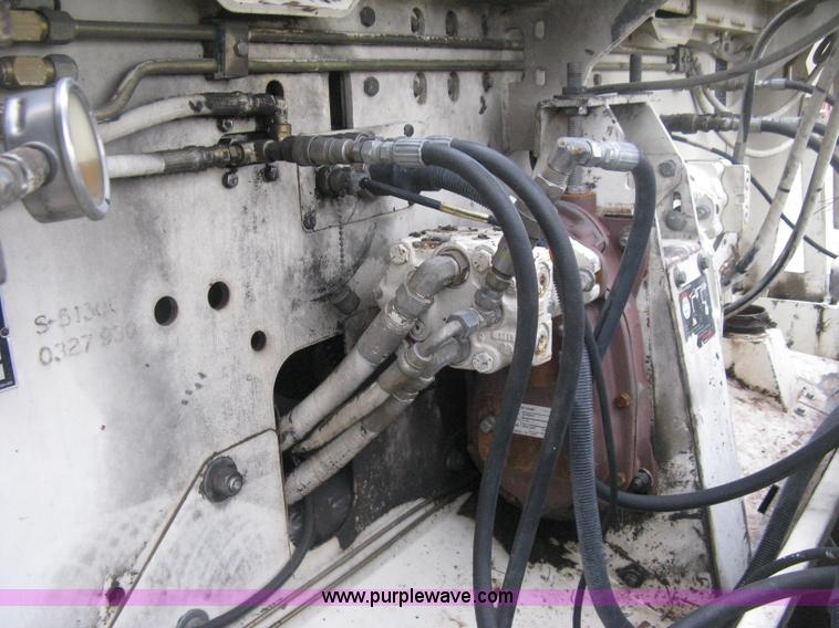 image for item H4411 2002 Cedarapids CR461R asphalt paving machine