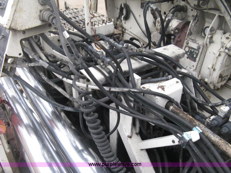 image for item H4411 2002 Cedarapids CR461R asphalt paving machine