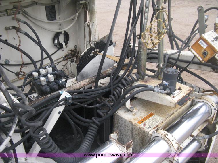 image for item H4411 2002 Cedarapids CR461R asphalt paving machine