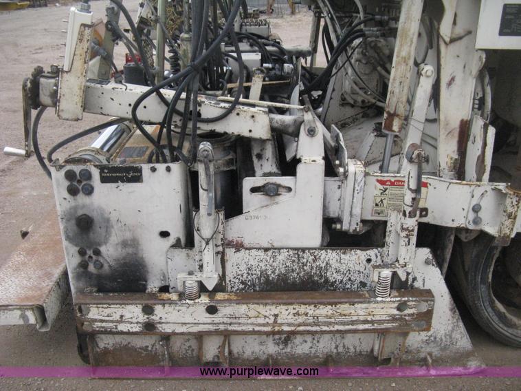 image for item H4411 2002 Cedarapids CR461R asphalt paving machine