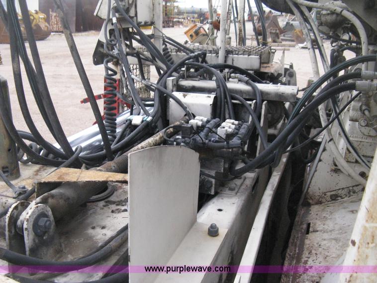 image for item H4411 2002 Cedarapids CR461R asphalt paving machine