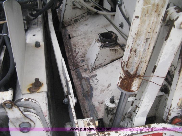 image for item H4411 2002 Cedarapids CR461R asphalt paving machine