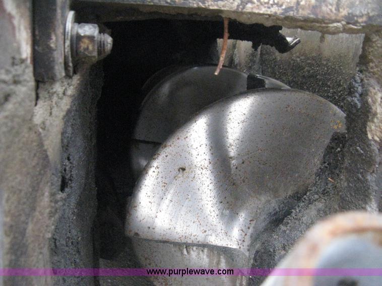 image for item H4411 2002 Cedarapids CR461R asphalt paving machine